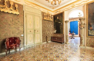 Historic Villa for sale Dizzasco, Lombardy:  Entrance Hall