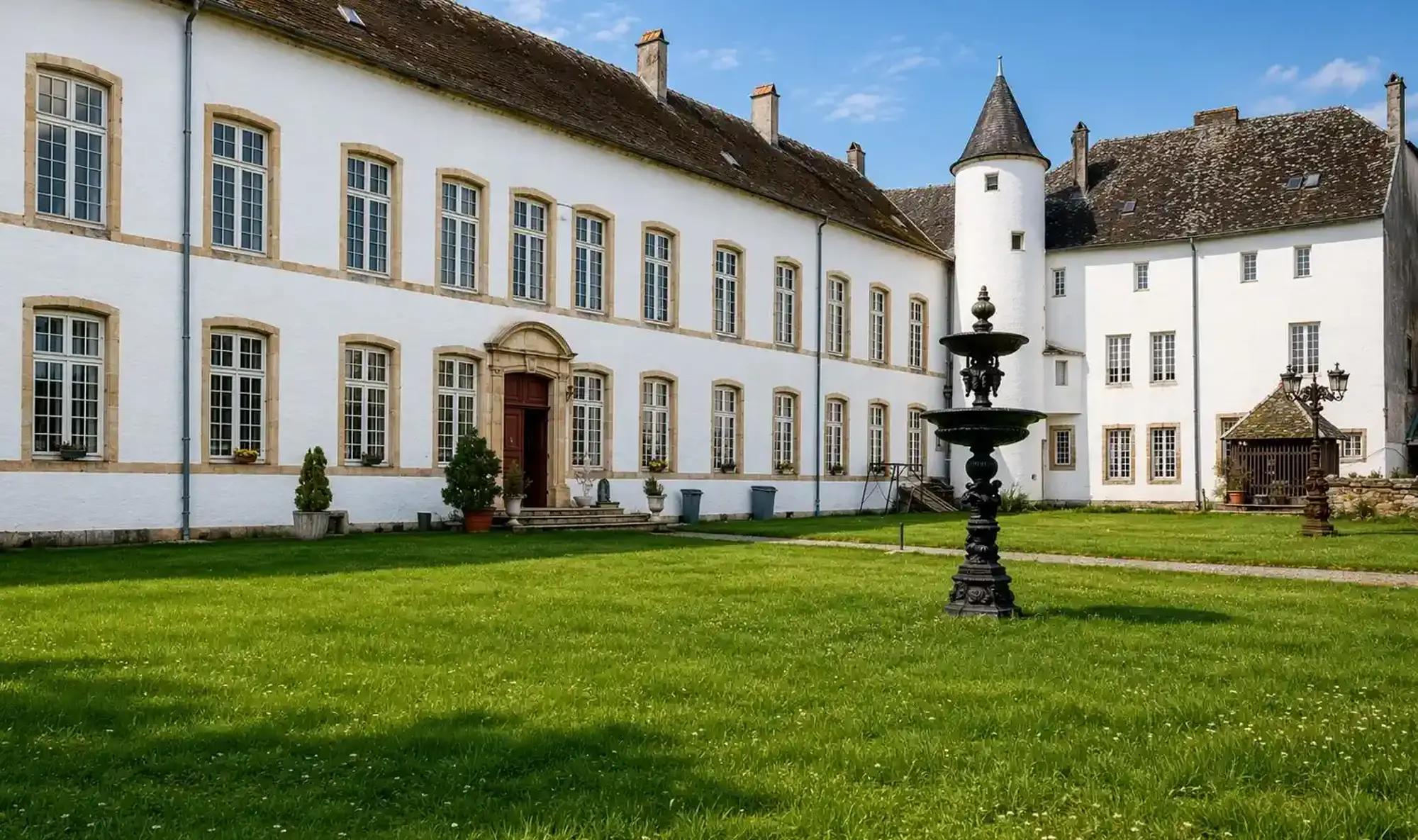 Fransa’daki şatonun ön cephe görünümü