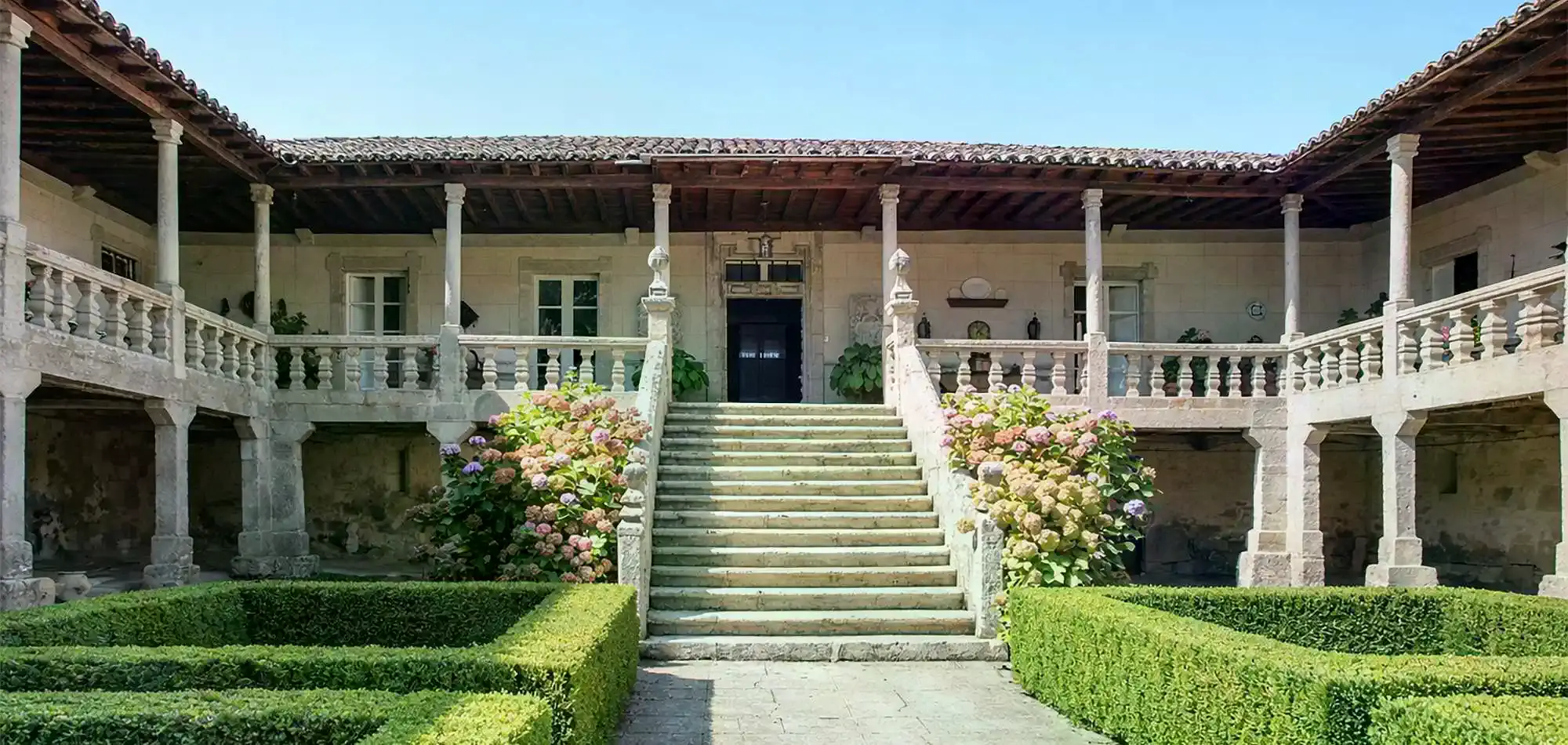 الواجهة الخارجية للقصر في بانتون دي أباخو