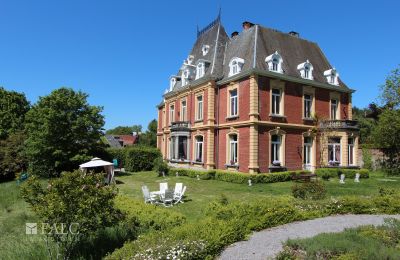 Castle for sale Fays, Wallonia, Ansicht vom märchenhaften Garten
