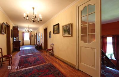Castle for sale Fays, Wallonia, Flur im 2.OG