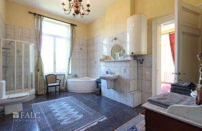 Castle for sale Fays, Wallonia, Badezimmer im 1.OG