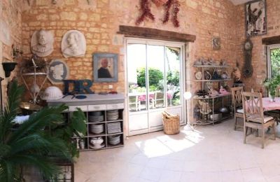 Manor House for sale Gémozac, New Aquitaine, Der Wintergarten mit Zugang zu den Gartenterrassen