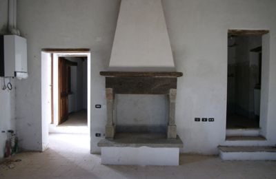 Castle for sale San Leo Bastia, Palazzo Vaiano, Umbria:  Fireplace