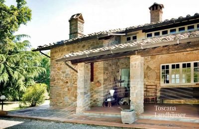 Country House for sale Monte San Savino, Tuscany:  RIF 3008 Terrasse und Haus