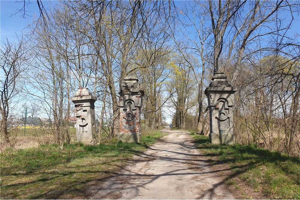Photos Large listed estate park near Warsaw