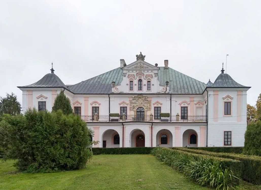 Photos Baroque castle in Poland for sale by auction