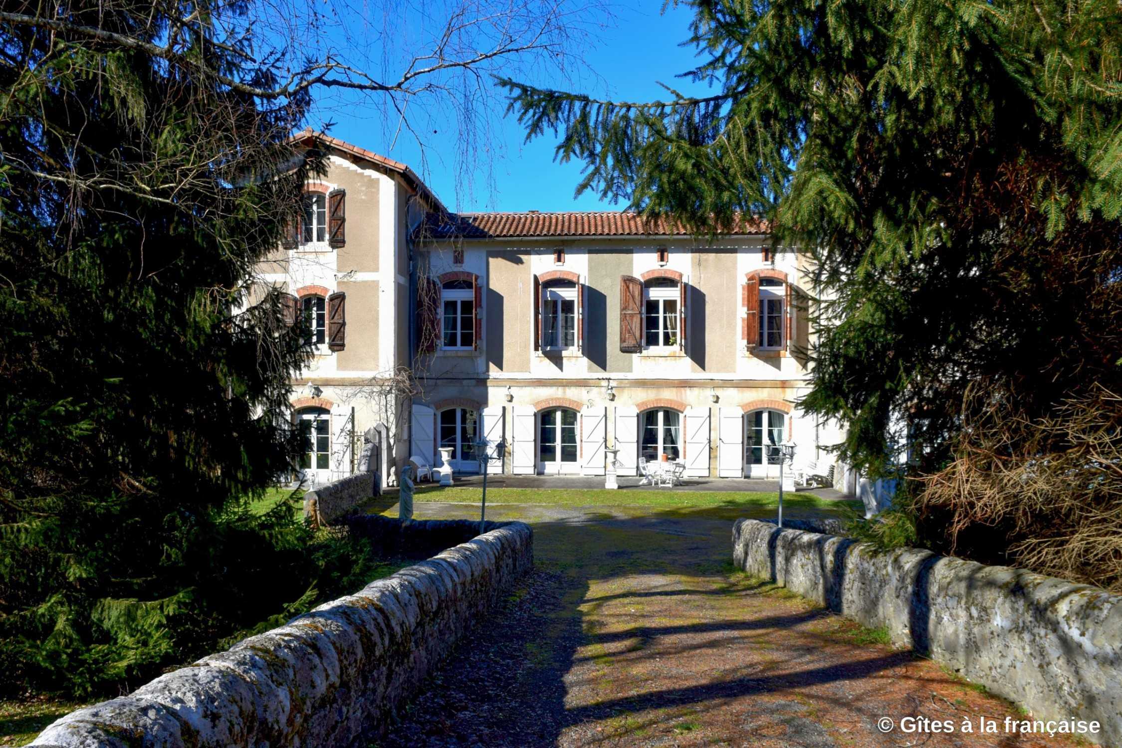 Photos Historic school building in the Pyrenees - Vacation home / B&B