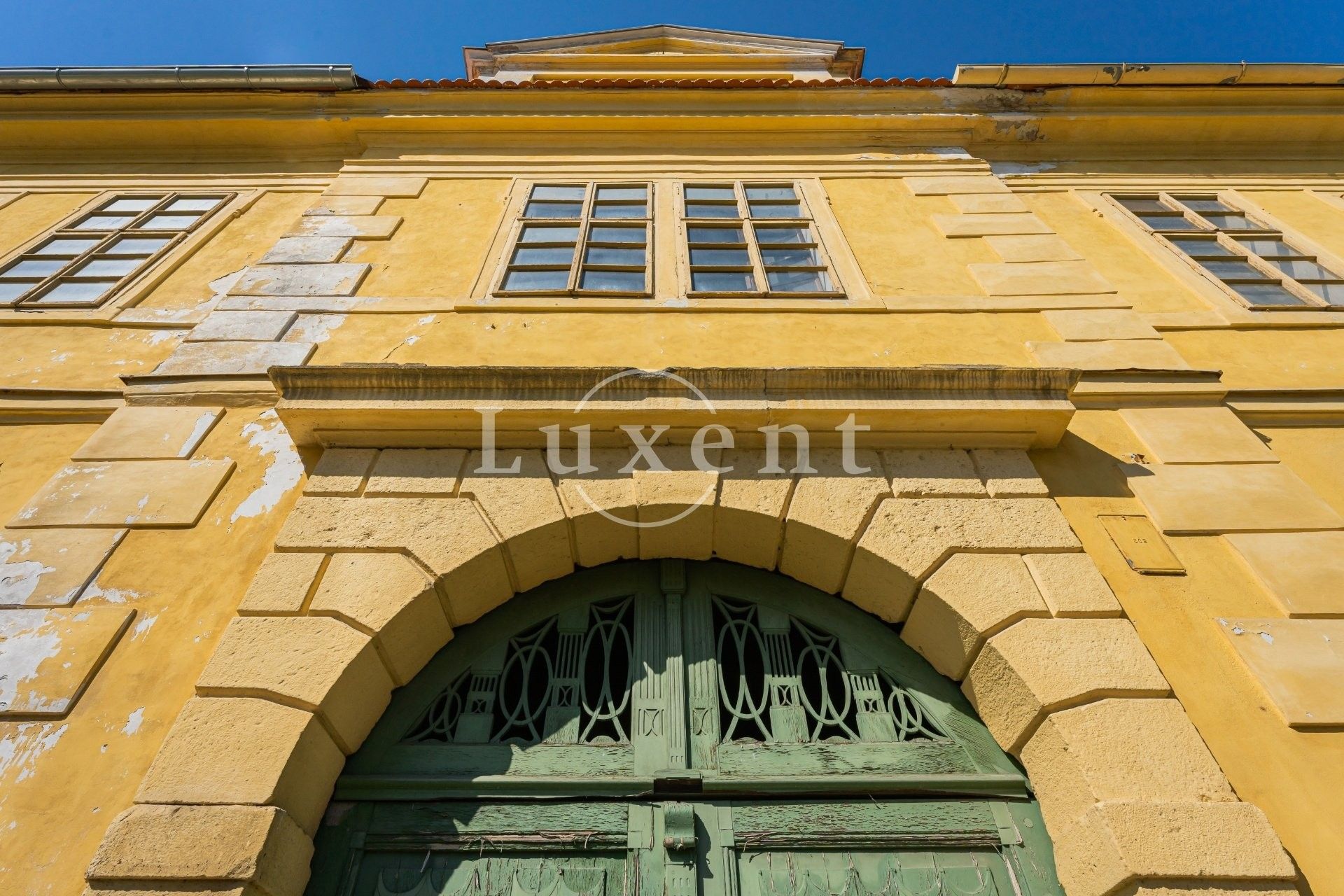 Photos Baroque castle near Louny in North Bohemia