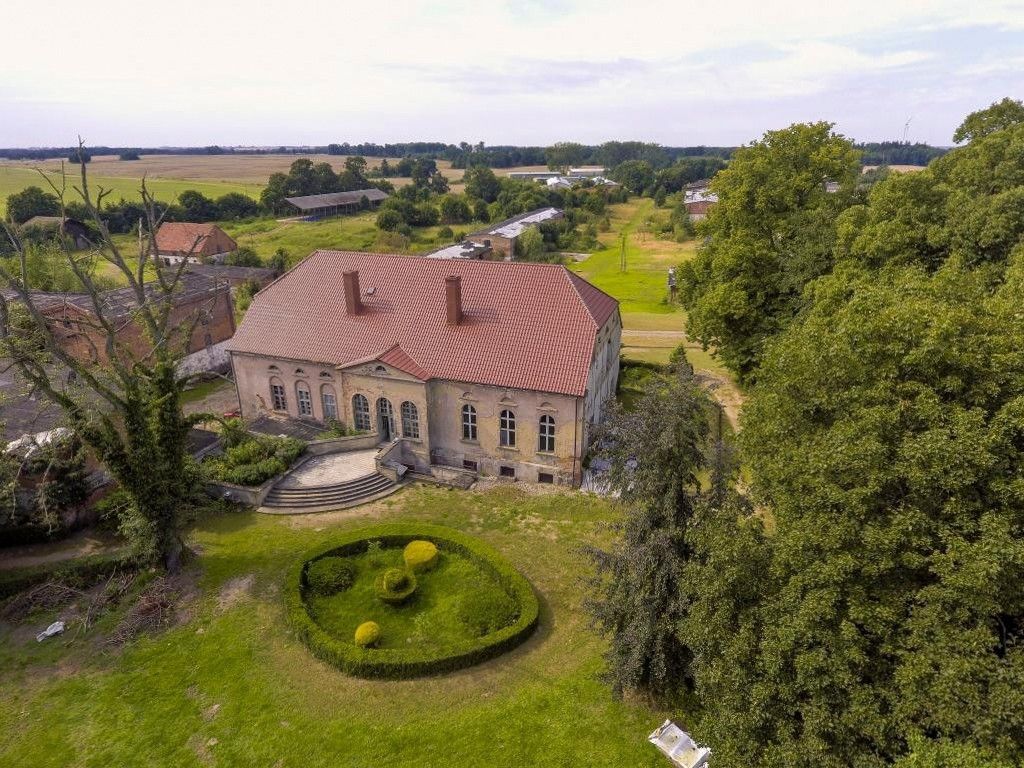 Photos Manor with land in Przybysław, West Pomerania