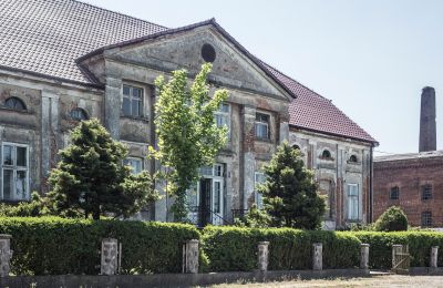 Castle for sale Przybysław, West Pomeranian Voivodeship:  Front view