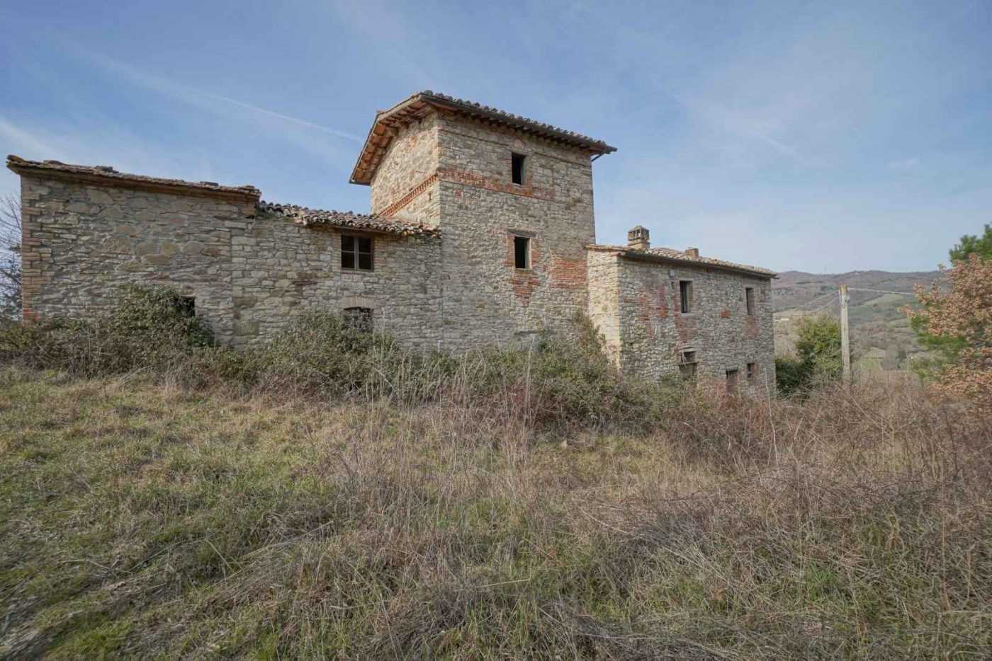 Photos Ruins of an ancient farm with 10 hectares of land