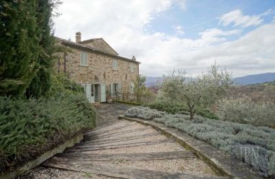 Farmhouse for sale Città di Castello, Umbria:  Access