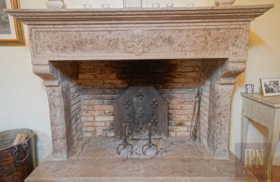 Farmhouse for sale Città di Castello, Umbria:  Fireplace