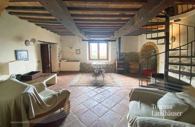 Farmhouse for sale 06019 Umbertide, Umbria:  RIF 3050 Wohnbereich mit Treppenaufgang