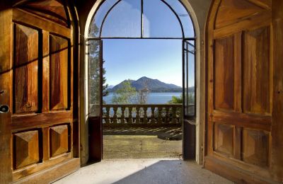 Historic Villa for sale 28838 Stresa, Via Giuseppe Mazzini, Piemont:  Entrance