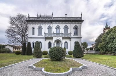 Historic Villa for sale 28040 Lesa, Piemont, Back view