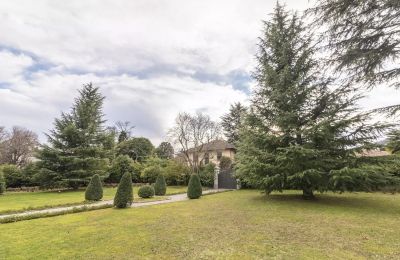 Historic Villa for sale 28040 Lesa, Piemont, Garden