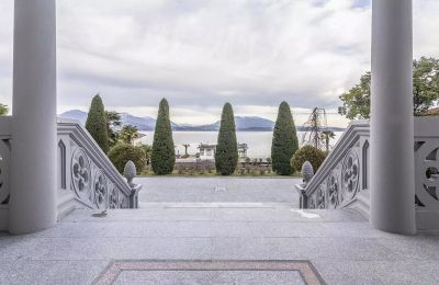 Historic Villa for sale 28040 Lesa, Piemont, Entrance