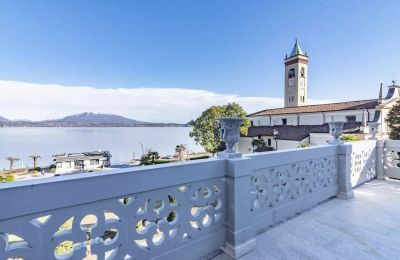 Historic Villa for sale 28040 Lesa, Piemont, View
