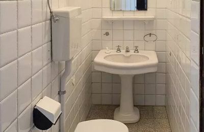 Castle for sale Cavallirio, Piemont:  Bathroom