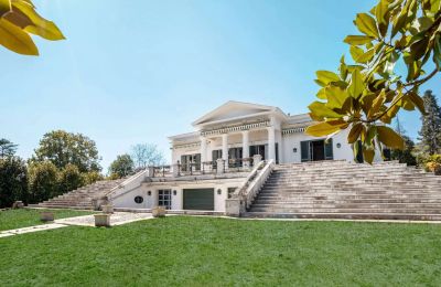 Historic Villa for sale 28040 Lesa, Piemont:  Side view