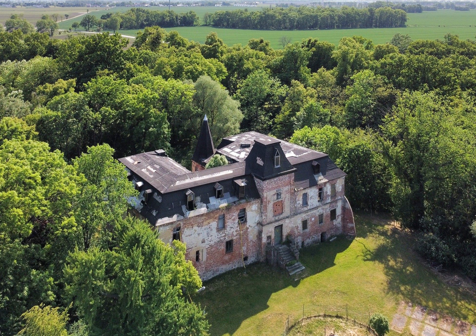 Photos PALACE AND PARK COMPLEX from the 14th century WROCŁAW-KOMOROWICE (Monument) – historic property