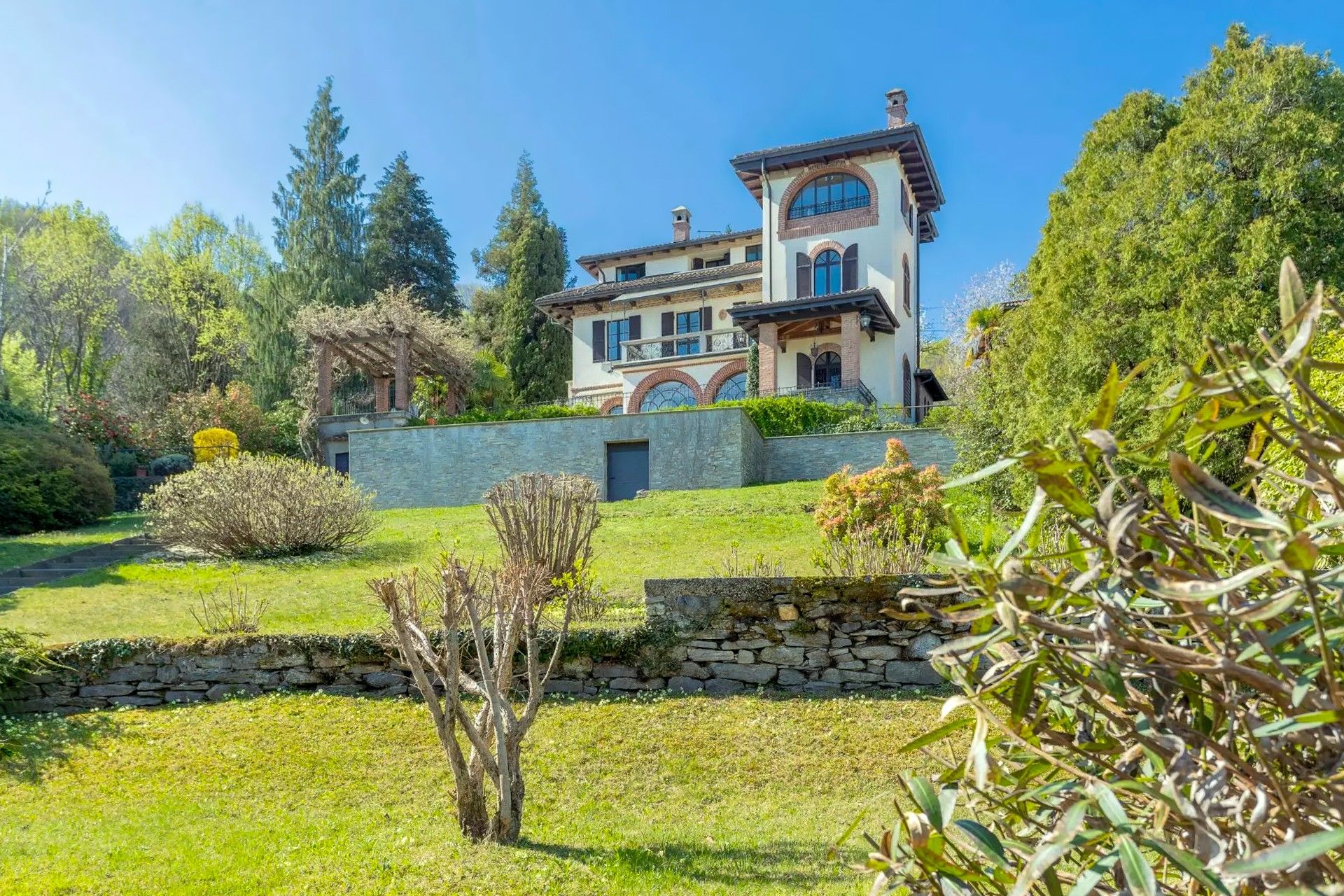 Photos Art Nouveau house in the hills of Lake Maggiore
