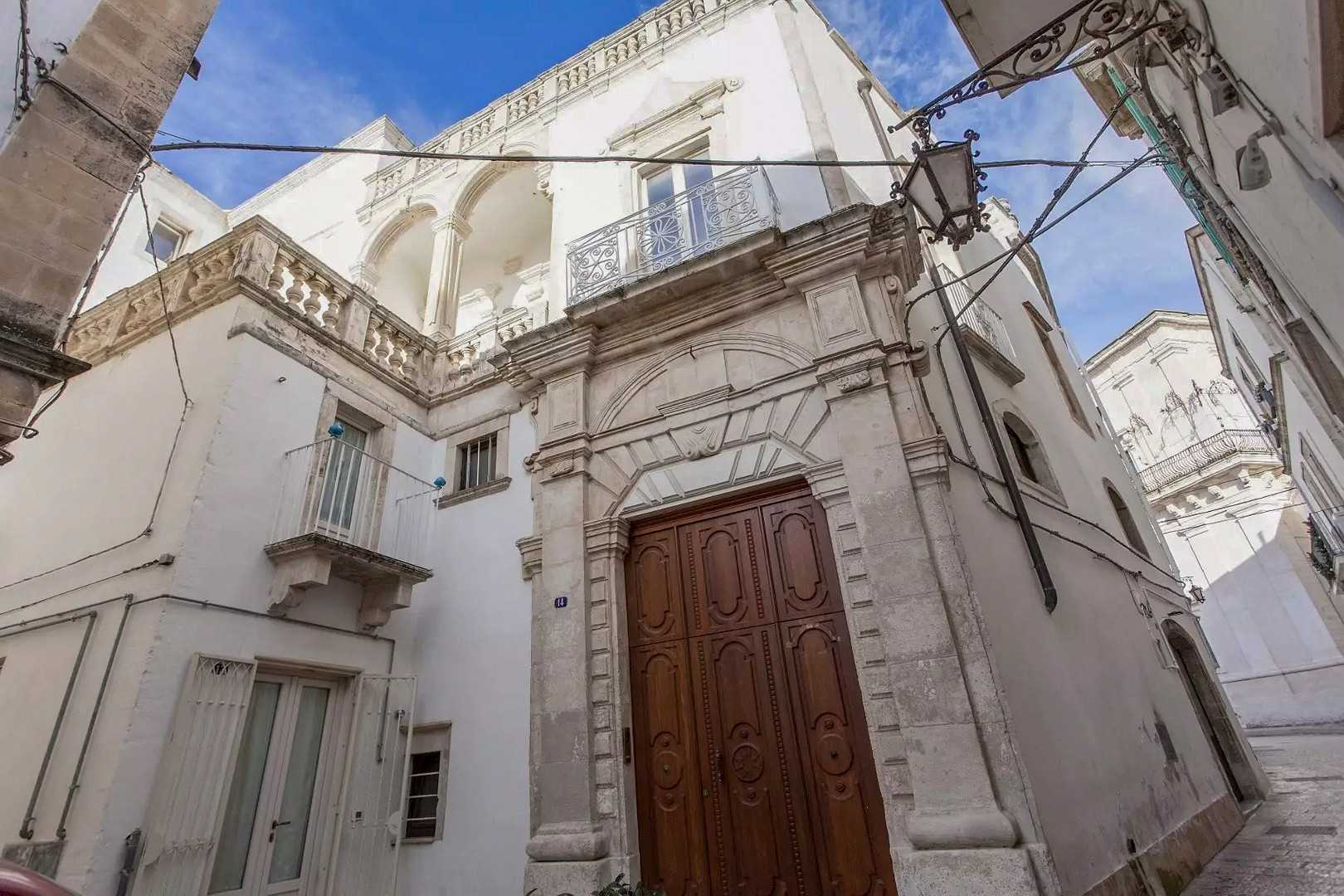 Photos Palace with roof terrace, center of Martina Franca