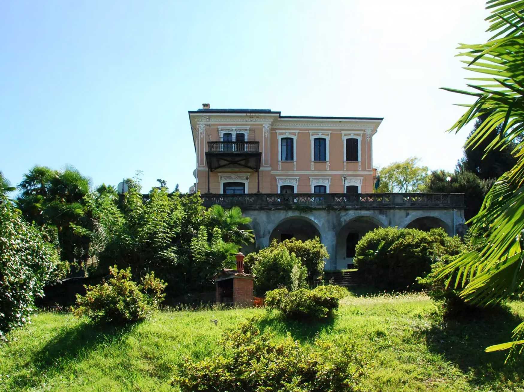 Photos Neo-Baroque Lake Maggiore Mansion in Stresa