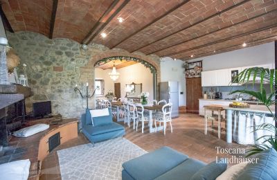 Country House for sale Castiglione d'Orcia, Tuscany:  RIF 3053 Wohn-Essbereich mit Küchenzeile
