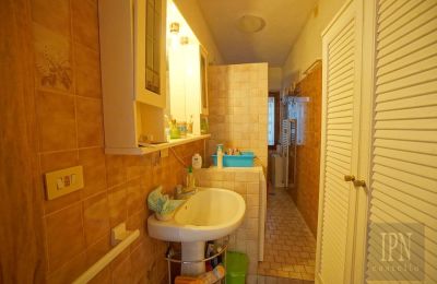 Country home for sale 06019 Preggio, Umbria, Bathroom