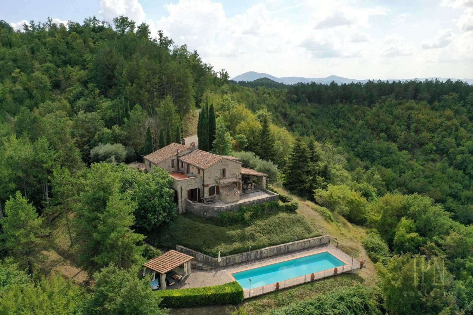 Photos Umbrian farmhouse in forest location with fabulous valley view