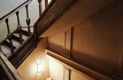 Historic villa for sale İstanbul, Tom Tom, Nur-i Ziya Sokak, Staircase