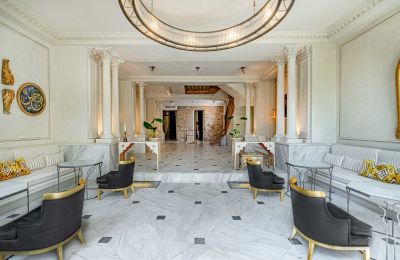 Historic villa for sale İstanbul, Tom Tom, Nur-i Ziya Sokak, Entrance hall