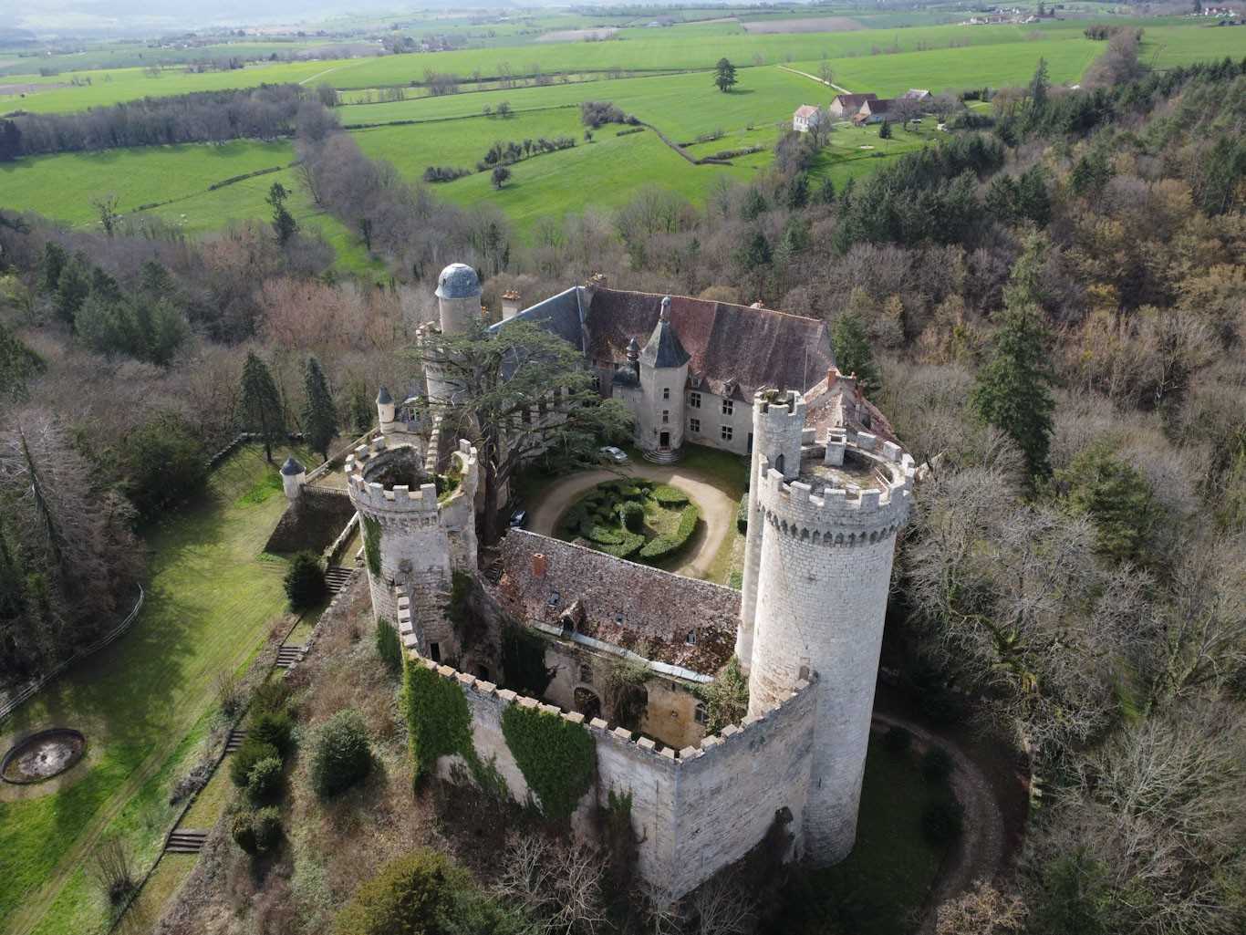 Photos French castle for sale in Veauce, north of Clermont Ferrand - Endangered monument