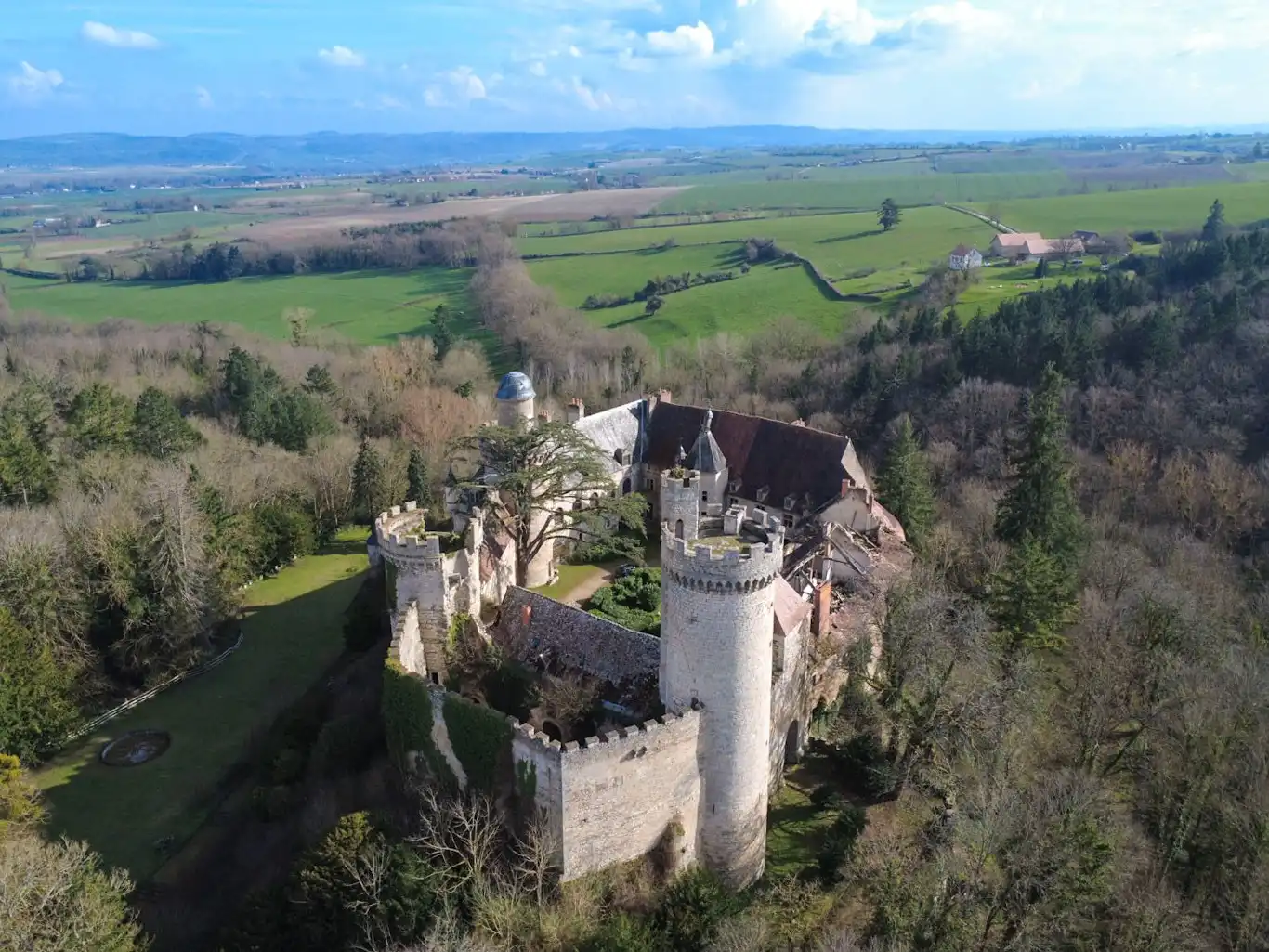 Photos Medieval castle of Veauce, Clermont-Ferrand