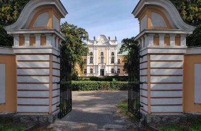 Castle for sale Czempiń, Greater Poland Voivodeship:  Access