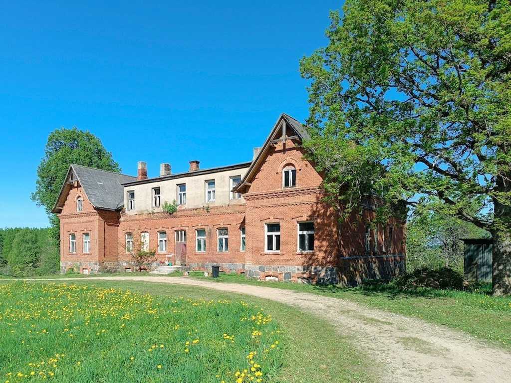 Photos Small manor house in Latvia - Gulbēres muiža