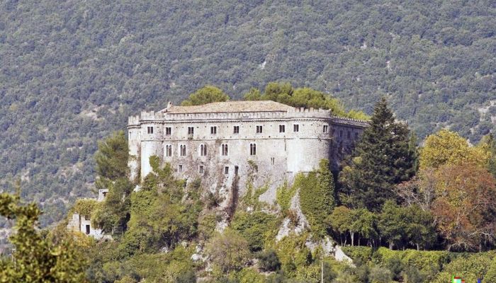 Burg te koop Abruzzo,  Italië