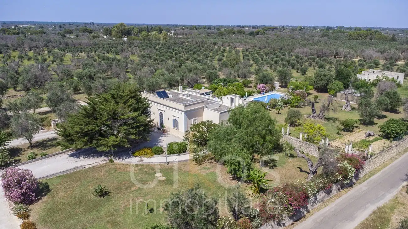 Photos Stylish villa with paradisiacal garden and orange grove in Oria