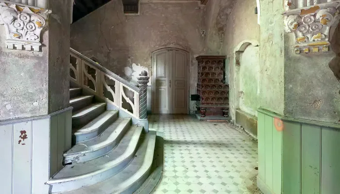Renaissance of old castles in the country October 2025