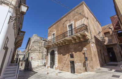 Character Properties, 18th century palace for sale in Oria with secret garden