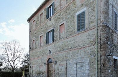 Historic Villa for sale 06063 Magione, Umbria:  Front view