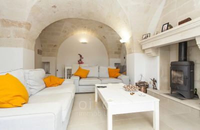 Historic Villa for sale Oria, Apulia:  Fireplace