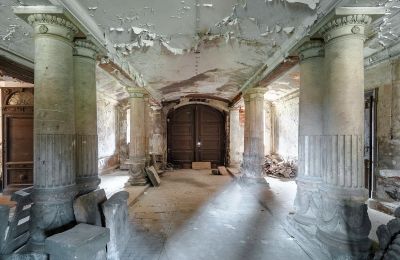 Castle for sale Bożków, Palac Wilelma von Magnis 1, Lower Silesia, Carriage entrance