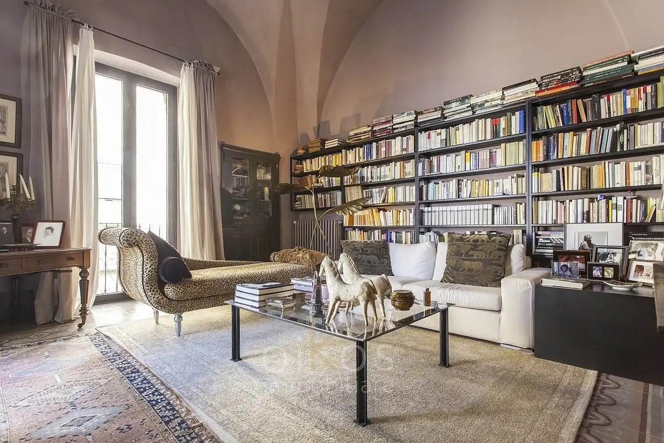 Photos Oria: Stylish period apartment in old town house