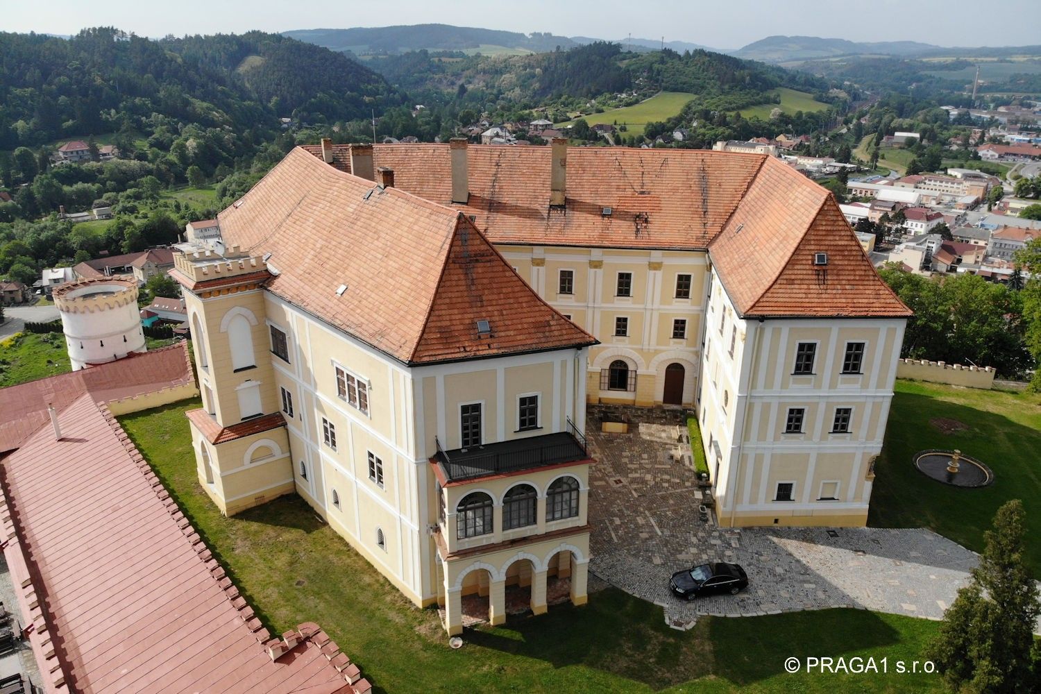 Photos Large hillside castle in Czech Republic