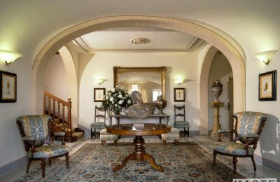 Historic Villa for sale Lari, Tuscany:  Entrance Hall