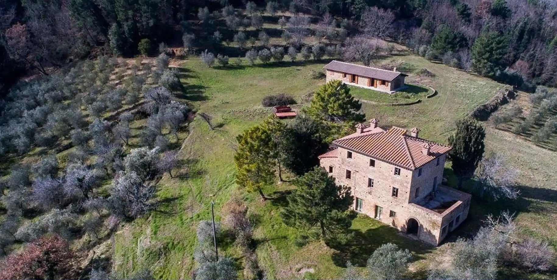 Photos Restoration property: Old country mansion in Rivalto